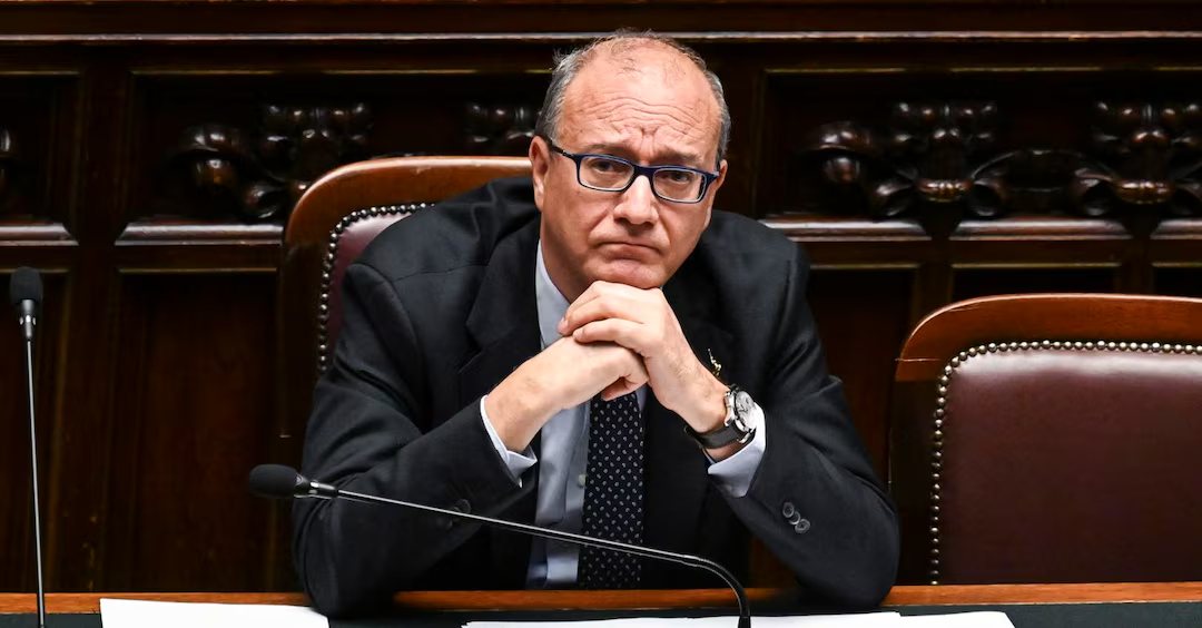 Giuseppe Valditara, ministro dell'Istruzione e del Merito, in parlamento. (Fotografia di Ansa)