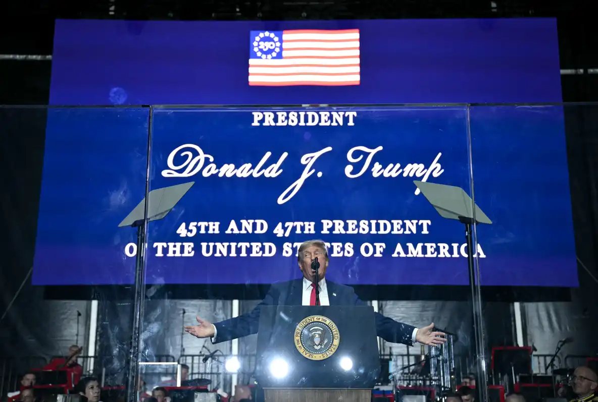 Il presidente degli USA, Donald Trump, alla Great American State Fair. (Fotografia di Mandel NGAN/AFP via Getty Images)